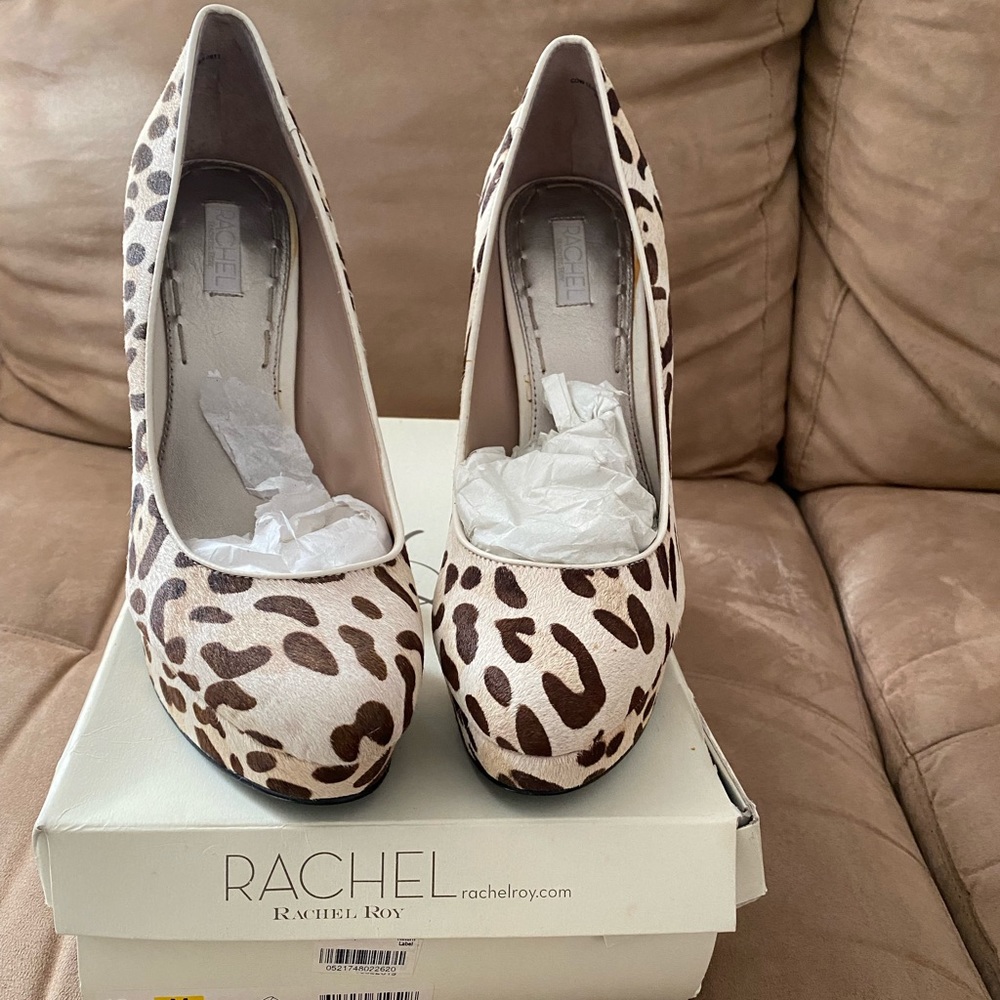 Size 10M Off White/Cream/Brown Heel